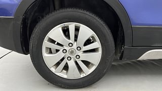 Used 2015 Maruti Suzuki S-Cross Alpha 1.6 Diesel Manual tyres RIGHT REAR TYRE RIM VIEW