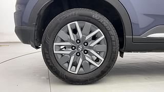 Used 2022 Hyundai Venue [2019-2022] SX 1.5 CRDI Diesel Manual tyres RIGHT REAR TYRE RIM VIEW