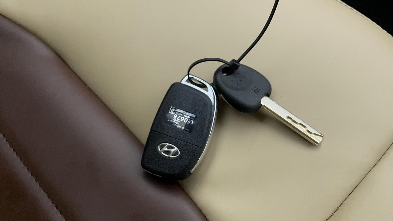 Used 2014 Hyundai Verna [2011-2015] Fluidic 1.4 VTVT Petrol Manual extra CAR KEY VIEW