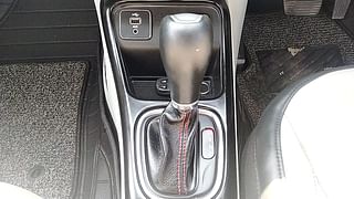 Used 2018 JEEP Compass [2017-2021] Limited 1.4 Petrol AT Petrol Automatic interior GEAR  KNOB VIEW