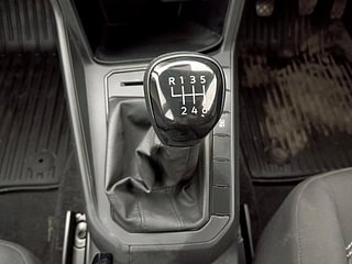 Used 2022 Volkswagen Virtus Comfortline 1.0 TSI MT Petrol Manual interior GEAR  KNOB VIEW