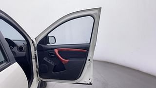 Used 2018 Renault Duster [2017-2020] RXS CVT Petrol Petrol Automatic interior RIGHT FRONT DOOR OPEN VIEW