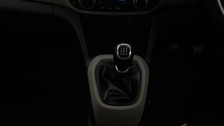 Used 2017 Hyundai Grand i10 [2017-2020] Asta 1.2 Kappa VTVT Petrol Manual interior GEAR  KNOB VIEW