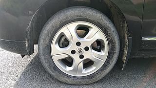 Used 2015 Renault Lodgy [2015-2019] 110 PS RXZ 7 STR Diesel Manual tyres LEFT FRONT TYRE RIM VIEW
