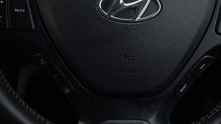 Used 2019 Hyundai Grand i10 [2017-2020] Sportz 1.2 Kappa VTVT Dual Tone Petrol Manual top_features Airbags