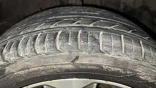 Used 2019 Hyundai Verna [2017-2020] 1.6 VTVT SX (O) Petrol Manual tyres RIGHT FRONT TYRE TREAD VIEW