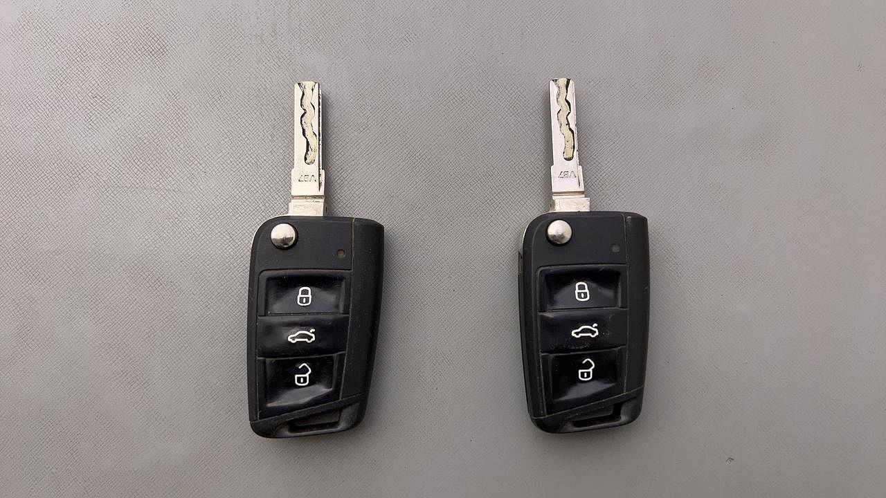 Used 2016 Skoda Octavia [2016-2017] Ambition+ 2.0 TDI AT Diesel Automatic extra CAR KEY VIEW