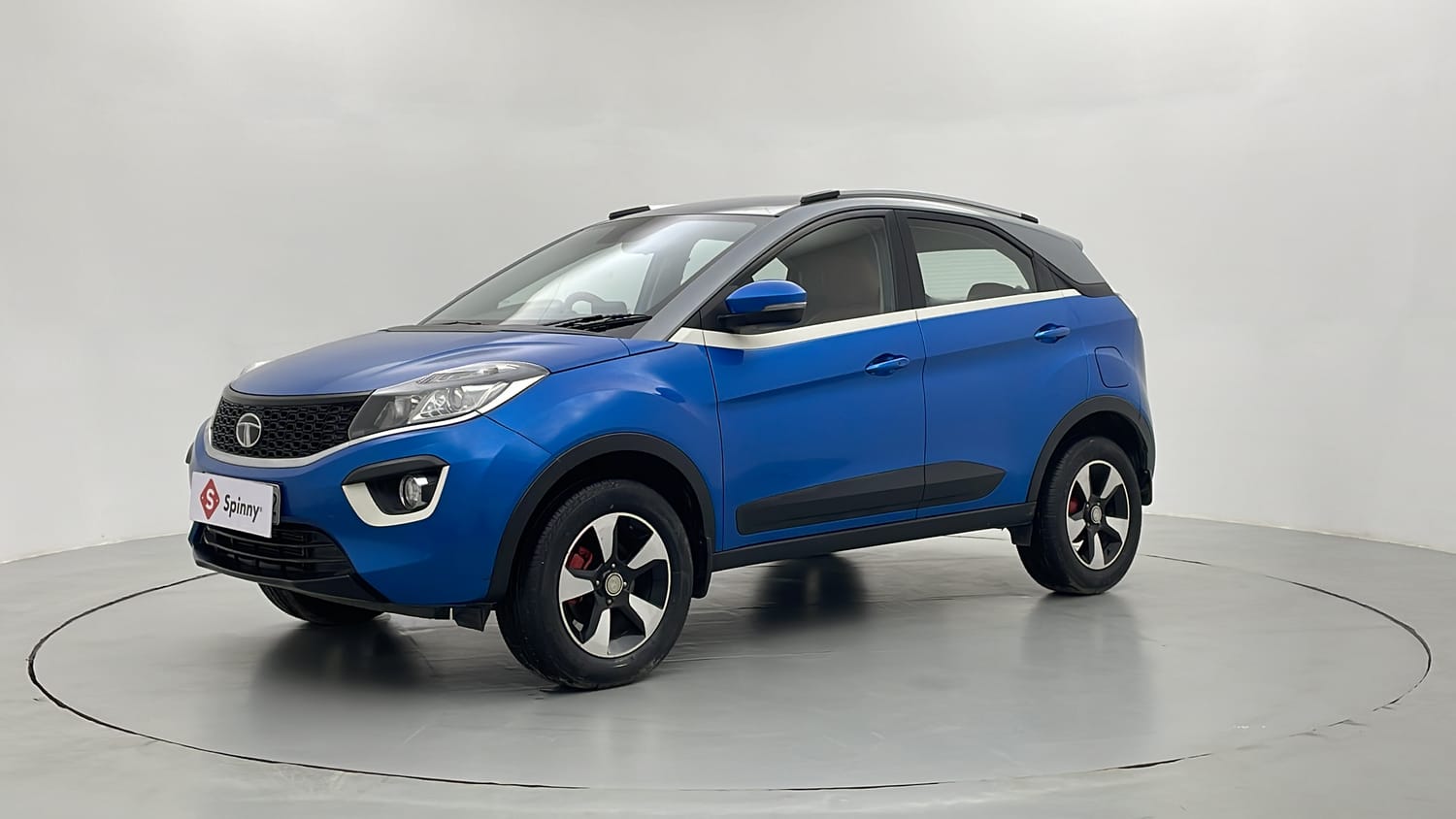 LEFT FRONT CORNER VIEW