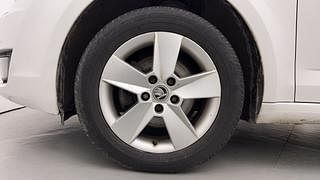 Used 2016 Skoda Octavia [2016-2017] Ambition+ 2.0 TDI AT Diesel Automatic tyres LEFT FRONT TYRE RIM VIEW