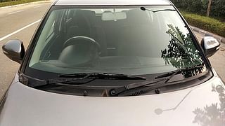 Used 2013 Maruti Suzuki Swift [2011-2017] VXi Petrol Manual exterior FRONT WINDSHIELD VIEW