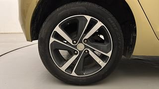 Used 2020 Tata Altroz XZ 1.2 Petrol Manual tyres RIGHT REAR TYRE RIM VIEW