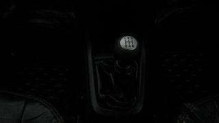 Used 2017 Maruti Suzuki Swift [2011-2017] VXi Petrol Manual interior GEAR  KNOB VIEW