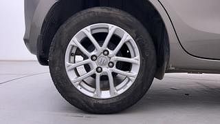Used 2021 Maruti Suzuki Swift ZXI AMT Petrol Automatic tyres RIGHT REAR TYRE RIM VIEW