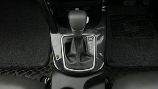 Used 2021 Kia Seltos HTK Plus AT D Diesel Automatic interior GEAR  KNOB VIEW