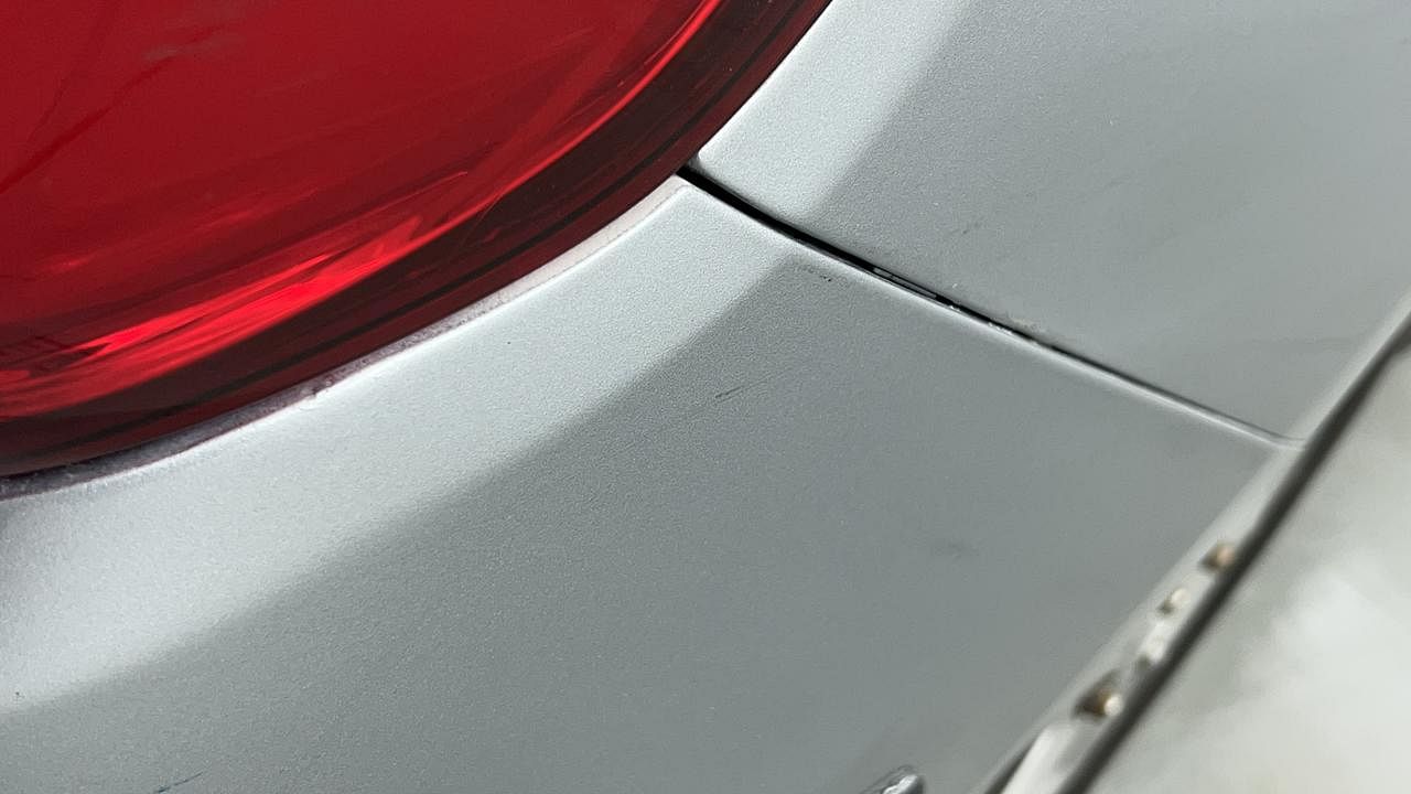 Used 2018 Honda Amaze [2018-2021] 1.2 V i-VTEC Petrol Manual dents MINOR SCRATCH