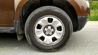 Used 2015 Renault Duster [2012-2015] 85 PS RxL Diesel Manual tyres RIGHT FRONT TYRE RIM VIEW