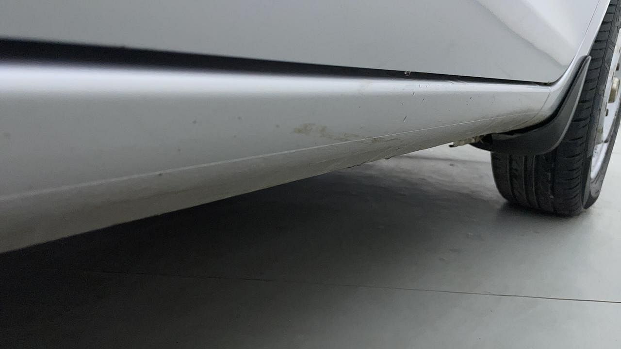 Used 2017 honda Amaze 1.5 E (O) Diesel Manual dents MINOR SCRATCH