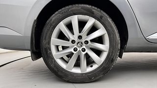 Used 2017 Skoda Superb [2016-2019] L&K TSI AT Petrol Automatic tyres RIGHT REAR TYRE RIM VIEW