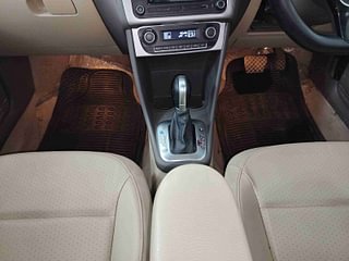 Used 2017 volkswagen Vento 1.5L Highline Diesel AT Diesel Automatic interior GEAR  KNOB VIEW