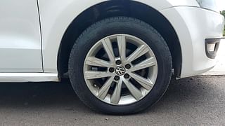 Used 2013 Volkswagen Polo [2010-2014] Highline 1.2 (D) Diesel Manual tyres RIGHT FRONT TYRE RIM VIEW