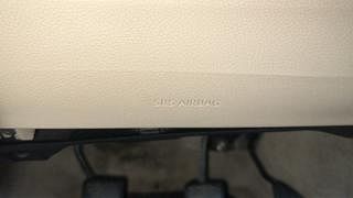 Used 2018 Toyota Yaris [2018-2021] VX Petrol Manual top_features Knee airbags