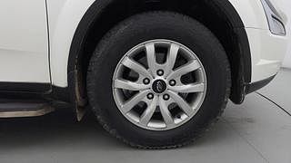 Used 2016 Mahindra XUV500 [2015-2018] W10 FWD AT 1.99 Diesel Automatic tyres RIGHT FRONT TYRE RIM VIEW