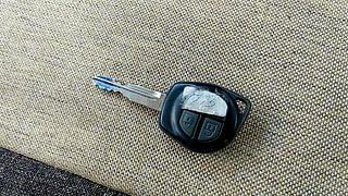 Used 2015 Maruti Suzuki Ritz [2012-2017] Zxi Petrol Manual extra CAR KEY VIEW