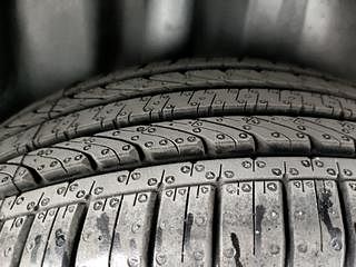 Used 2019 Volkswagen Ameo [2017-2020] Highline Plus 1.5L AT (D) Diesel Automatic tyres RIGHT REAR TYRE TREAD VIEW