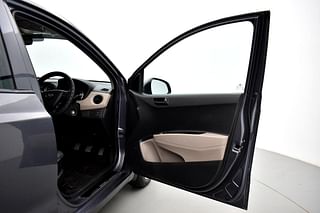 Used 2018 Hyundai Grand i10 [2013-2017] Magna 1.2 Kappa VTVT Petrol Manual interior RIGHT FRONT DOOR OPEN VIEW