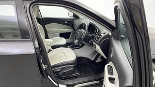 Used 2018 JEEP Compass [2017-2021] Limited 1.4 Petrol AT Petrol Automatic interior RIGHT SIDE FRONT DOOR CABIN VIEW