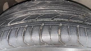 Used 2016 Volkswagen Vento [2015-2019] Highline Petrol AT Petrol Automatic tyres RIGHT FRONT TYRE TREAD VIEW