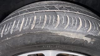 Used 2020 Tata Altroz XZ 1.2 Petrol Manual tyres RIGHT FRONT TYRE TREAD VIEW