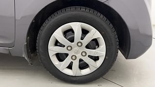 Used 2016 Hyundai Eon [2011-2018] Magna + Petrol Manual tyres RIGHT FRONT TYRE RIM VIEW