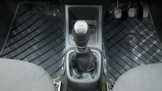 Used 2017 Renault Kwid [2015-2019] RXT Opt Petrol Manual interior GEAR  KNOB VIEW