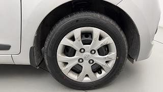 Used 2015 Hyundai Grand i10 [2013-2017] Sportz 1.2 Kappa VTVT Petrol Manual tyres RIGHT FRONT TYRE RIM VIEW