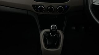 Used 2016 Hyundai Grand i10 [2013-2017] Asta 1.2 Kappa VTVT Petrol Manual interior GEAR  KNOB VIEW