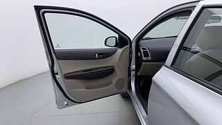 Used 2011 Hyundai i20 [2008-2012] Asta 1.4 AT Petrol Automatic interior LEFT FRONT DOOR OPEN VIEW