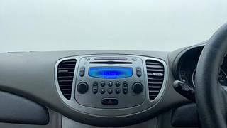 Used 2011 Hyundai i10 [2010-2016] Sportz AT Petrol Petrol Automatic top_features Integrated (in-dash) music system