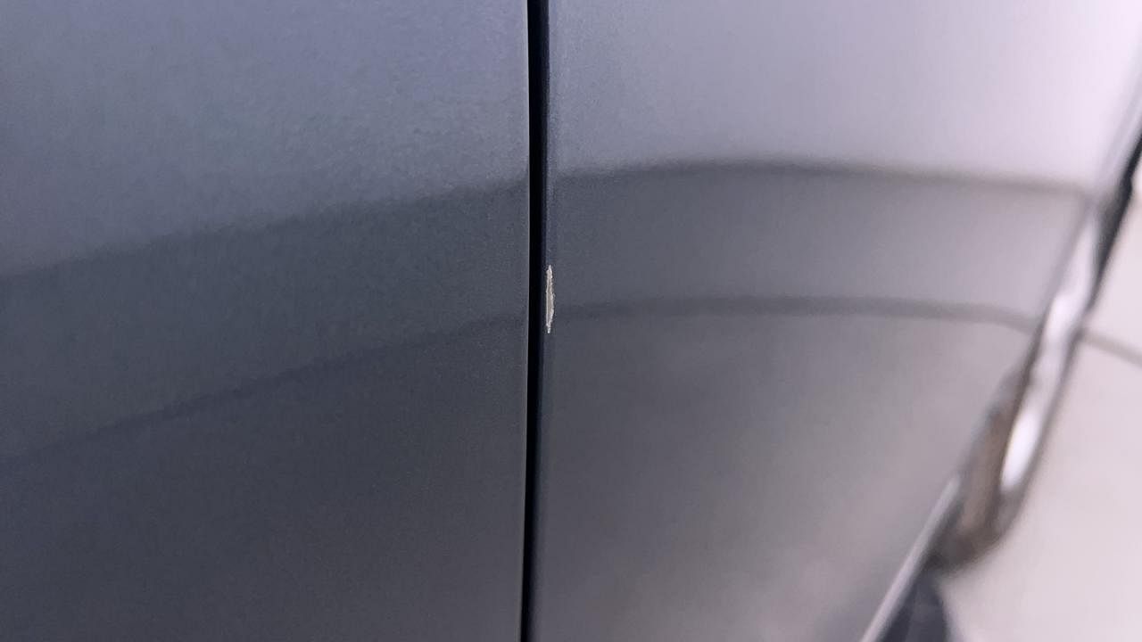 Used 2019 Mahindra Marazzo M6 8str Diesel Manual dents MINOR SCRATCH