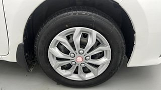 Used 2015 Toyota Corolla Altis [2014-2017] J(S) Diesel Diesel Manual tyres RIGHT FRONT TYRE RIM VIEW