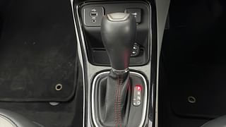 Used 2018 JEEP Compass [2017-2021] Limited 1.4 Petrol AT Petrol Automatic interior GEAR  KNOB VIEW