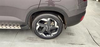 Used 2021 Hyundai Alcazar Signature (O) 6 STR 2.0 Petrol AT Petrol Automatic tyres LEFT REAR TYRE RIM VIEW