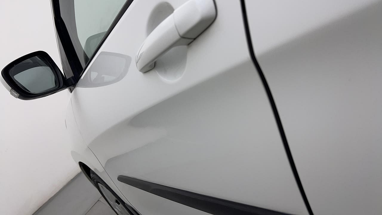 Used 2015 Maruti Suzuki Celerio ZXI AMT Petrol Automatic dents MINOR DENT