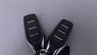 Used 2018 Mahindra XUV500 [2018-2021] W11 AT Diesel Automatic extra CAR KEY VIEW