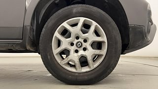 Used 2019 renault Duster 85 PS RXS MT Diesel Manual tyres RIGHT FRONT TYRE RIM VIEW