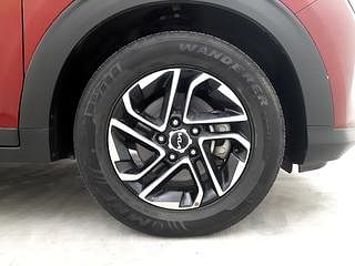 Used 2022 Kia Carens Luxury Plus 1.4 Petrol 6 STR Petrol Manual tyres RIGHT FRONT TYRE RIM VIEW