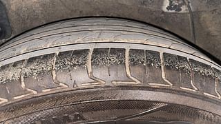 Used 2012 Hyundai Verna [2011-2015] Fluidic 1.6 CRDi SX Diesel Manual tyres RIGHT REAR TYRE TREAD VIEW