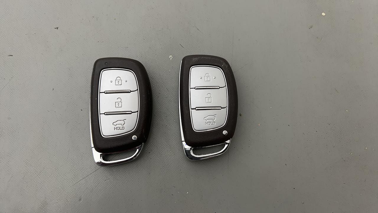 Used 2015 Hyundai Elite i20 [2014-2018] Sportz 1.2 (O) Petrol Manual extra CAR KEY VIEW