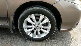 Used 2013 Honda City [2012-2013] V AT (AVN) Petrol Automatic tyres RIGHT FRONT TYRE RIM VIEW