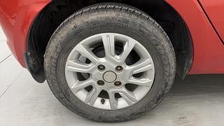 Used 2018 Tata Tiago [2016-2020] Revotron XZA AMT Petrol Automatic tyres RIGHT REAR TYRE RIM VIEW